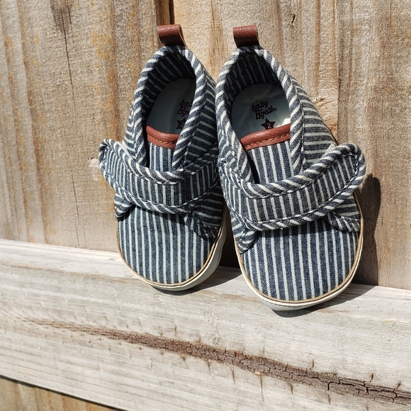 OSHKOSH | Chambray Striped Baby Shoes - Picture 6 of 6